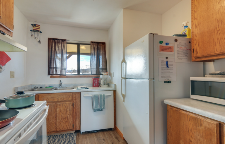 full kitchen apt4